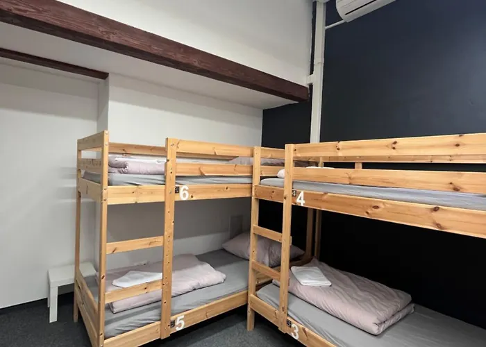 Girlstel - Girls Only Space *