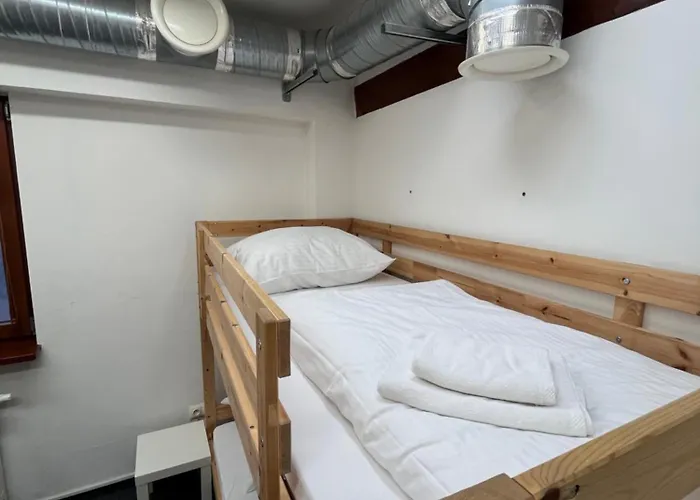 Girlstel - Girls Only Space Βρότσλαβ