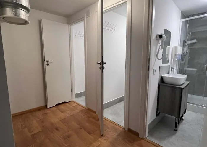 Girlstel - Girls Only Space