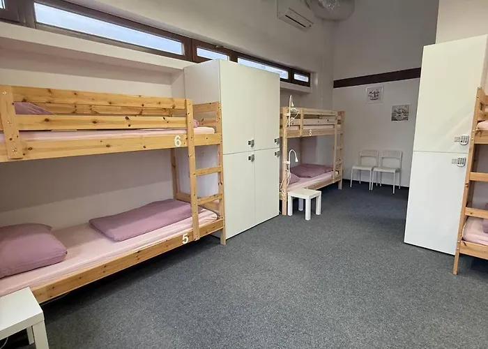 Girlstel - Girls Only Space