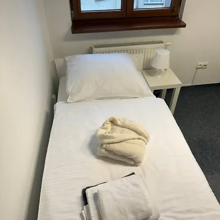 Girlstel - Girls Only Space * Breslavia