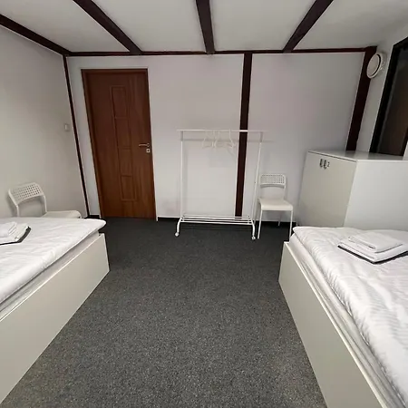 Girlstel - Girls Only Space * Breslavia