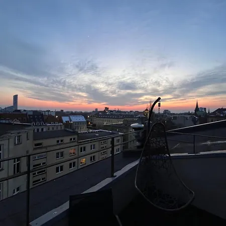 Girlstel - Girls Only Space * Breslavia