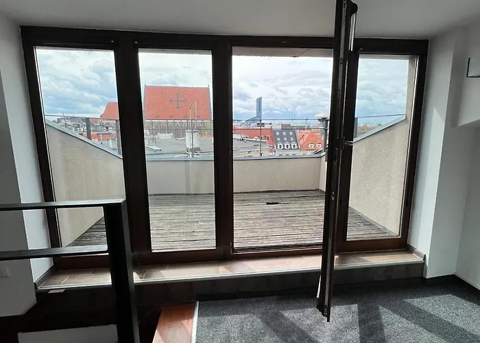 Girlstel - Girls Only Space Вроцлав