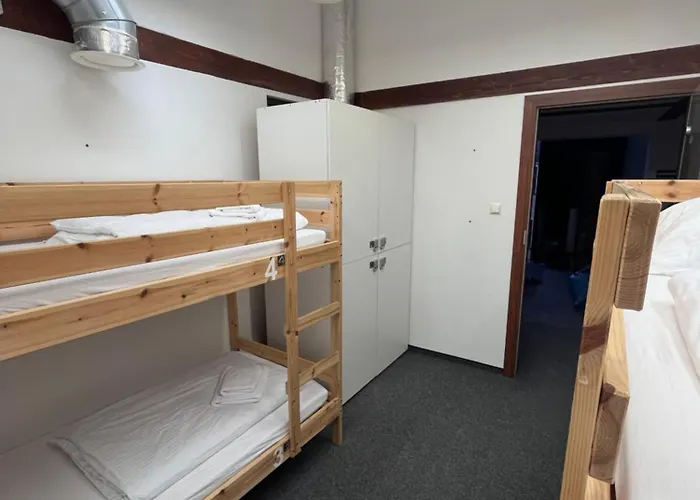 Girlstel - Girls Only Space Хостел