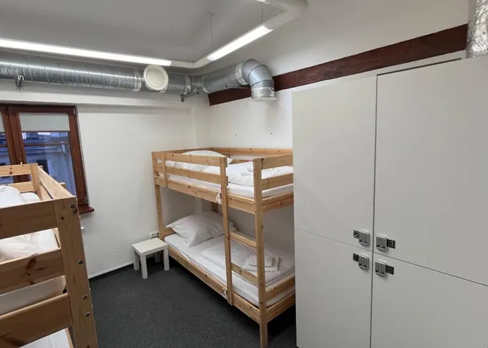 Girlstel - Girls Only Space Хостел *