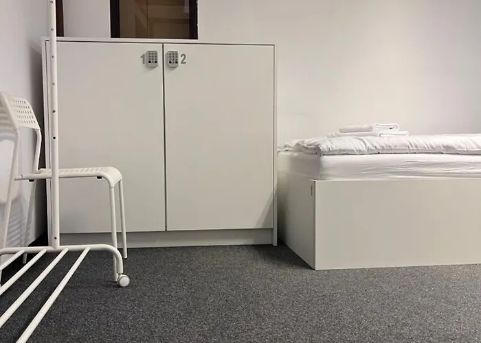 Girlstel - Girls Only Space Хостел *