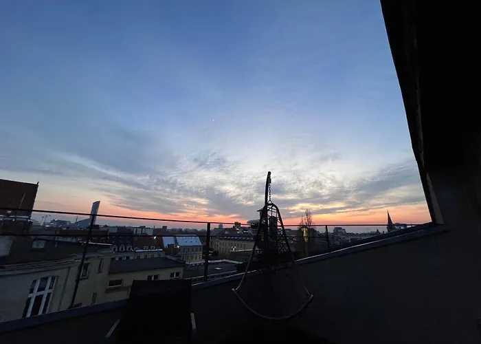 Girlstel - Girls Only Space Хостел *