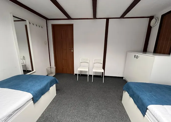 Girlstel - Girls Only Space *