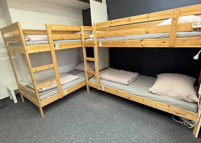 Girlstel - Girls Only Space *